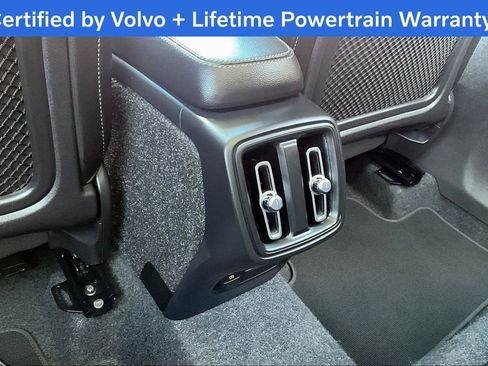 Certified 2025 Volvo XC40 B5 Core image 30