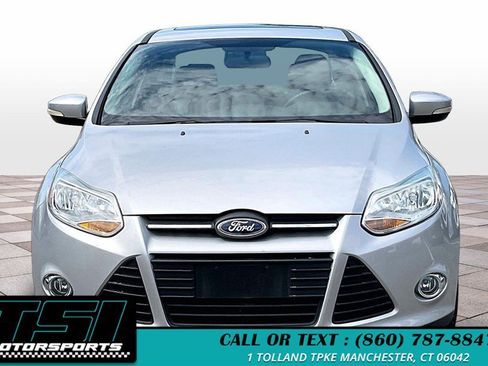 Used 2014 Ford Focus SE w/ SE Sport Package FWD image 3