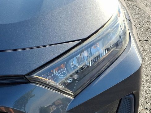 Used 2019 Toyota RAV4 LE AWD/4WD image 9
