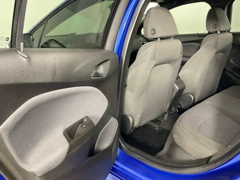 Used 2019 Chevrolet Cruze LT w/ Convenience Package FWD image 12