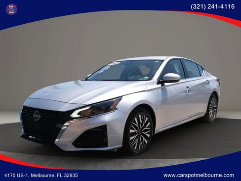 Used 2023 Nissan Altima 2.5 SV image 1