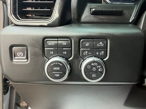 Used 2024 GMC Sierra 1500 AT4 w/ Technology Package AWD/4WD image 33