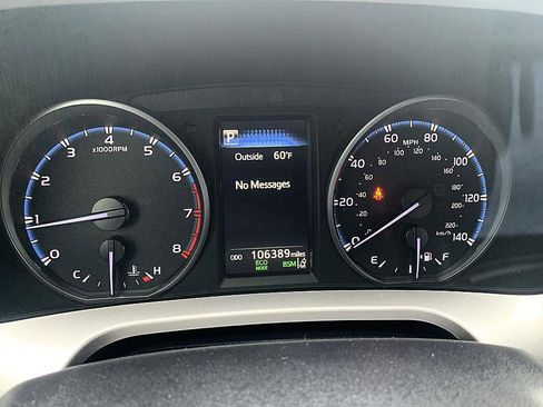 Used 2018 Toyota RAV4 XLE FWD image 13