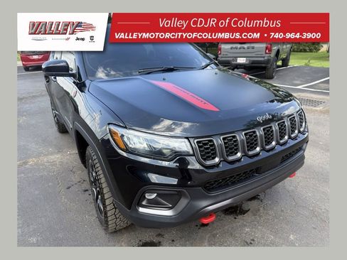 Used 2024 Jeep Compass Trailhawk AWD/4WD image 1