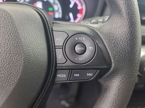 Used 2025 Toyota RAV4 XLE AWD/4WD image 30