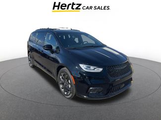 Used 2025 Chrysler Pacifica Limited video 1