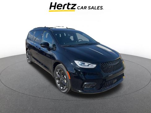 Used 2025 Chrysler Pacifica Limited image 1