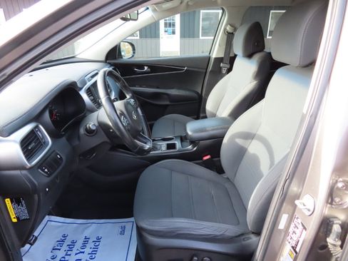 Used 2017 Kia Sorento LX w/ LX Convenience Package image 24