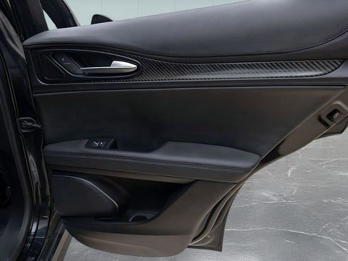 Used 2023 Alfa Romeo Stelvio Quadrifoglio image 33