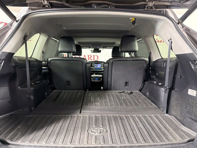 Used 2019 Toyota Highlander SE FWD image 29
