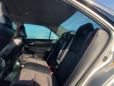 Used 2015 Toyota Camry SE image 12