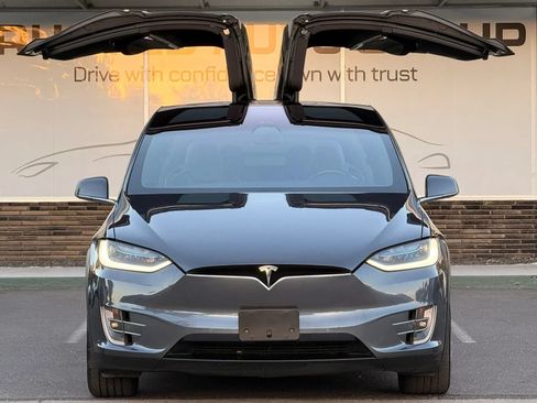 Used 2018 Tesla Model X 75D AWD/4WD image 2