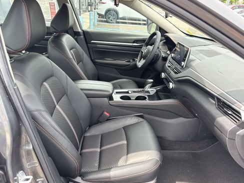 Used 2025 Nissan Altima 2.5 SR FWD image 27