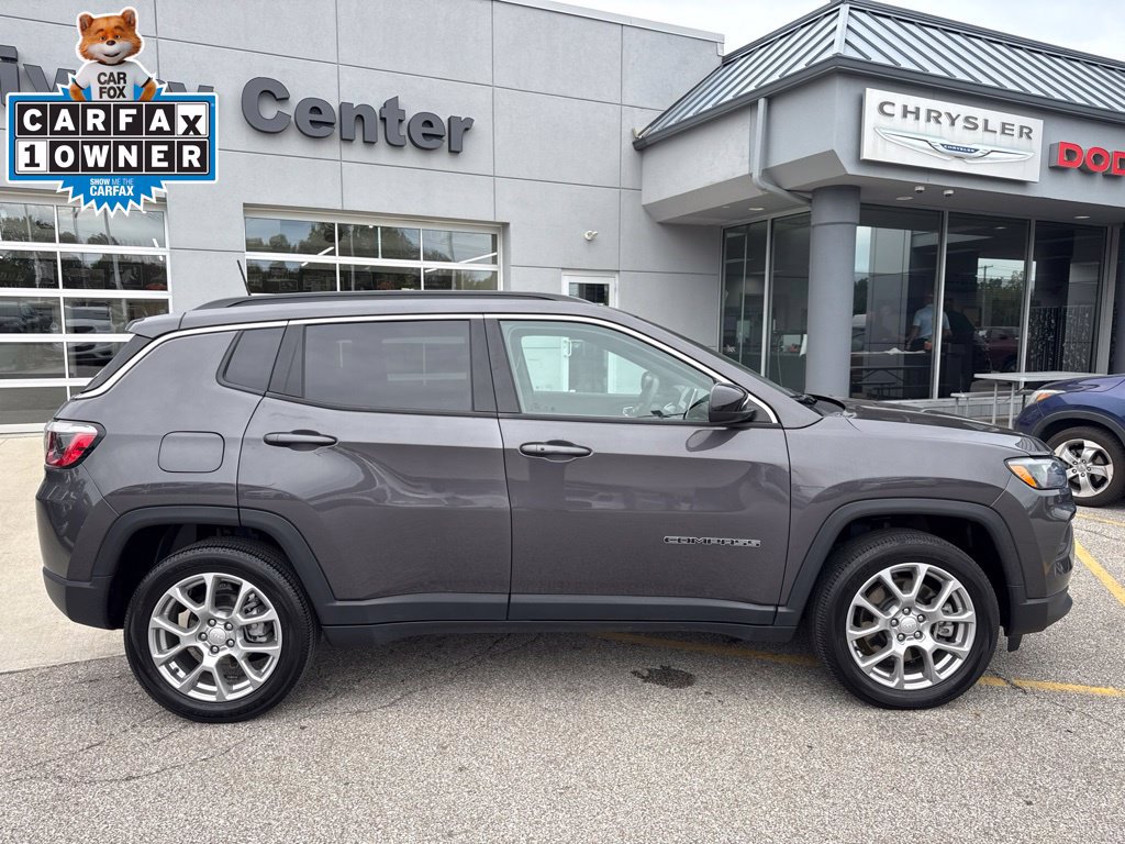 Used 2024 Jeep Compass Latitude AWD/4WD image 4