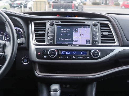 Used 2018 Toyota Highlander Limited image 12