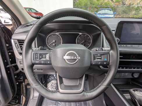 Certified 2025 Nissan Rogue SV FWD image 15