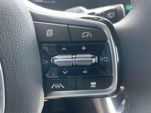 New 2026 Kia Carnival EX FWD image 29