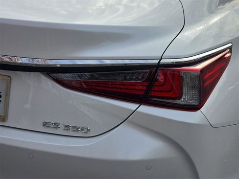 New 2025 Lexus ES 350 w/ Premium Package image 34