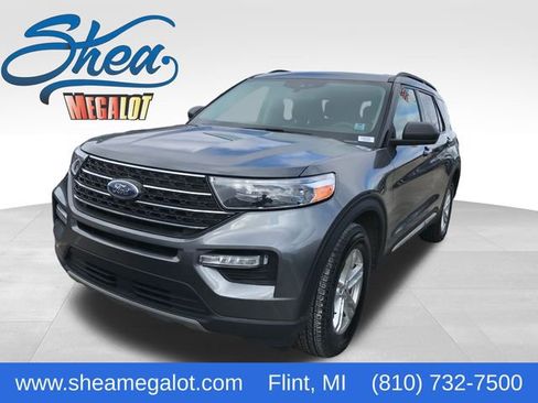 Used 2023 Ford Explorer XLT image 1