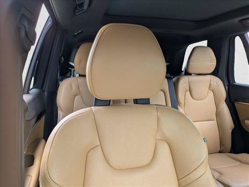 Used 2018 Volvo XC90 T6 Momentum w/ Convenience Package AWD/4WD image 15