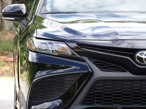 Used 2024 Toyota Camry SE FWD image 11
