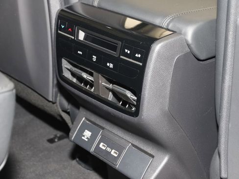 Used 2023 Acura MDX SH-AWD image 15