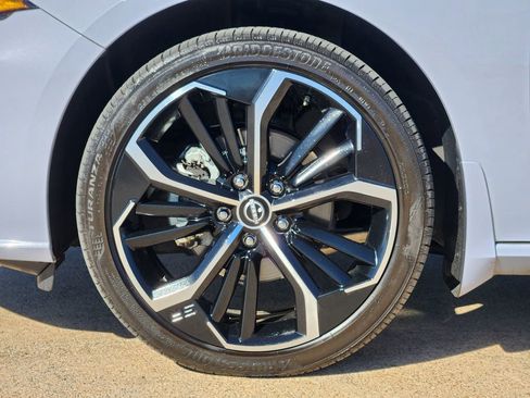 Used 2025 Nissan Altima 2.5 SR image 14