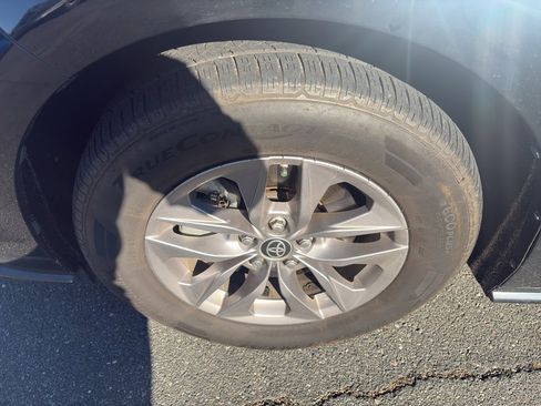 Used 2021 Toyota Sienna XLE image 8