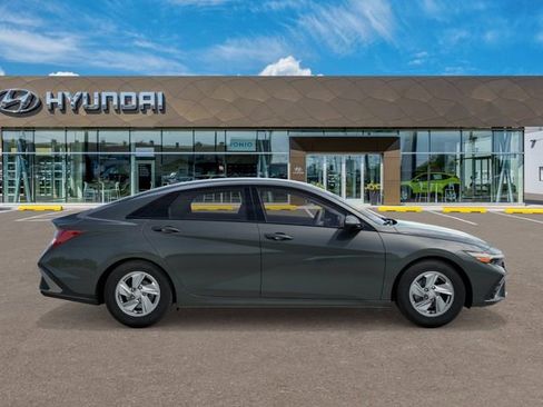 New 2026 Hyundai Elantra SE FWD image 7