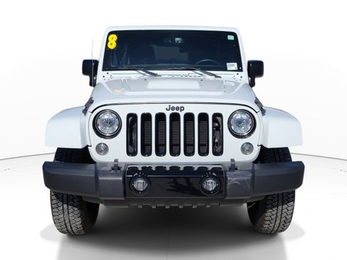 Used 2018 Jeep Wrangler Unlimited Sahara AWD/4WD image 2