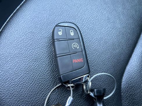 Used 2025 Jeep Compass Limited image 22