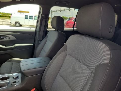 Used 2023 Chevrolet Traverse LT FWD image 16