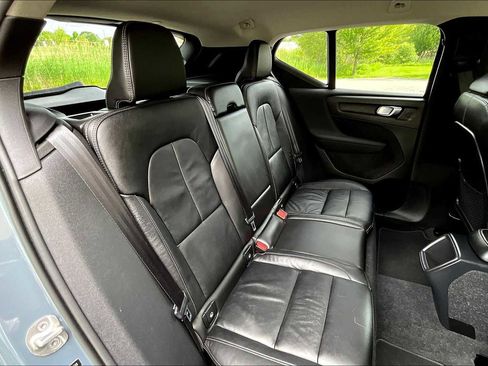 Used 2022 Volvo XC40 T5 Momentum image 19
