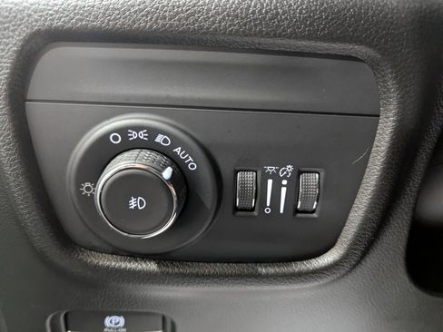 Used 2023 Jeep Grand Cherokee L Limited w/ Luxury Tech Group II image 19