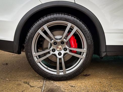Used 2013 Porsche Cayenne Turbo image 12