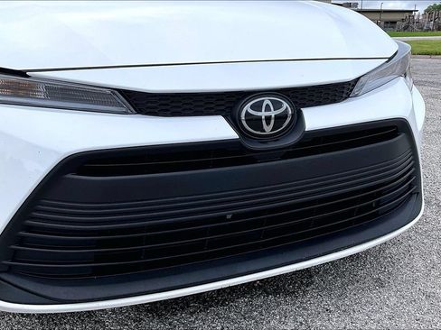 Used 2025 Toyota Corolla LE FWD image 29