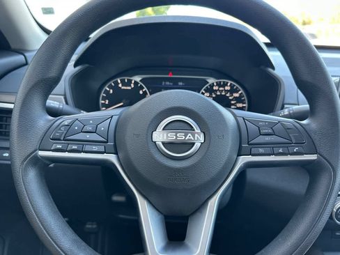 Used 2025 Nissan Altima 2.5 SV FWD image 22