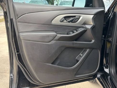Used 2023 Chevrolet Traverse LT FWD image 11