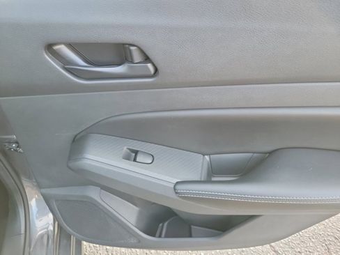 Used 2024 Nissan Altima 2.5 SV image 11