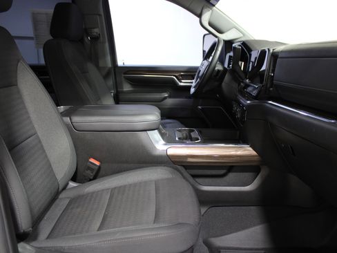 Used 2024 Chevrolet Silverado 2500 LT AWD/4WD image 22
