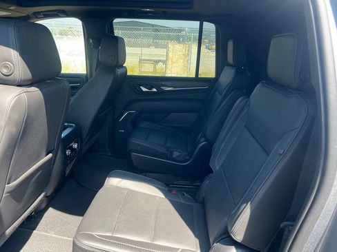 Used 2022 GMC Yukon XL Denali AWD/4WD image 4