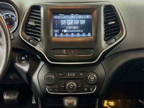 Used 2020 Jeep Cherokee Latitude Plus w/ Cold Weather Group image 15