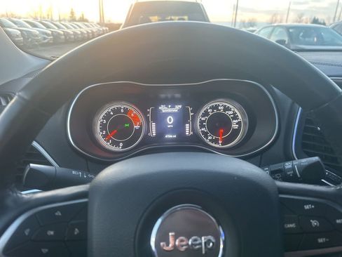 Used 2019 Jeep Cherokee Latitude Plus w/ Comfort/Convenience Group image 8