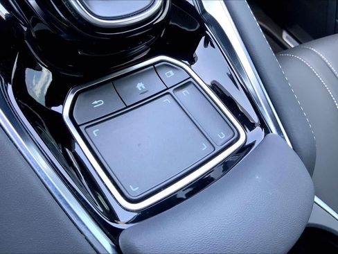 Used 2025 Acura RDX SH-AWD image 35