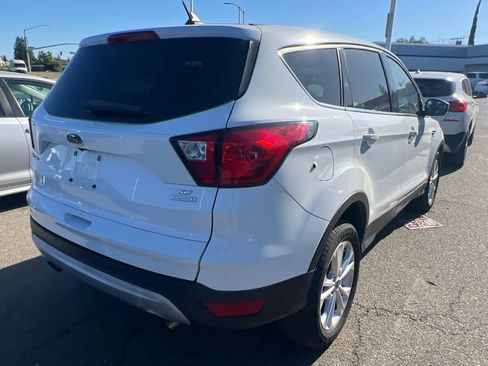 Used 2019 Ford Escape SE FWD image 4