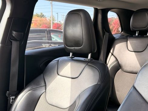 Used 2019 Jeep Cherokee Latitude Plus w/ Comfort/Convenience Group image 25