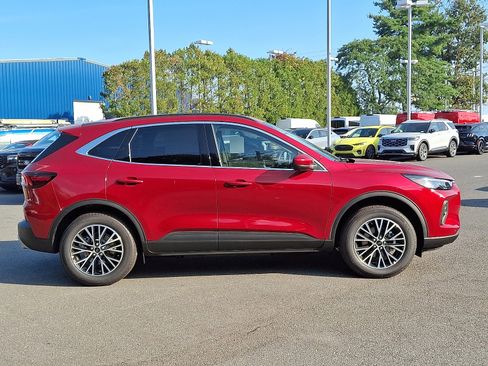 New 2025 Ford Escape SE w/ PHEV Premium Package FWD image 15