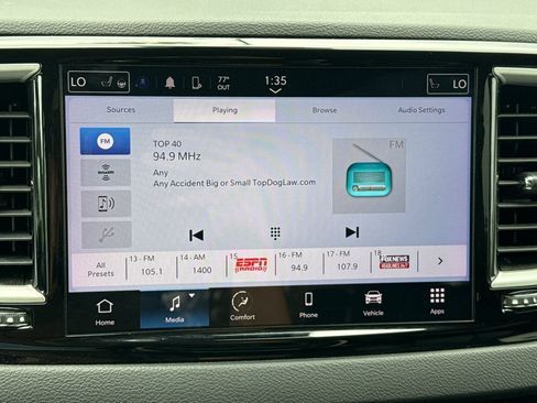Used 2024 Chrysler Pacifica Touring-L FWD image 29