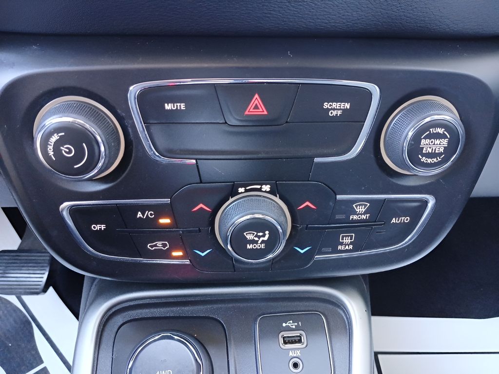 Used 2021 Jeep Compass Latitude AWD/4WD image 18