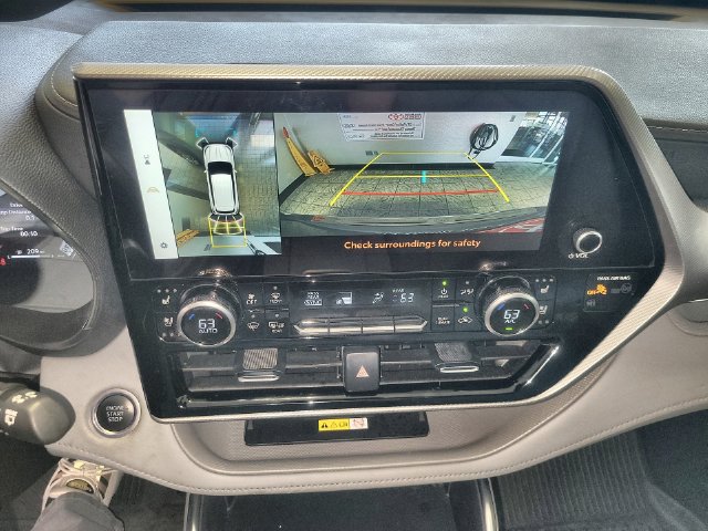 Used 2024 Toyota Highlander Platinum AWD/4WD image 17